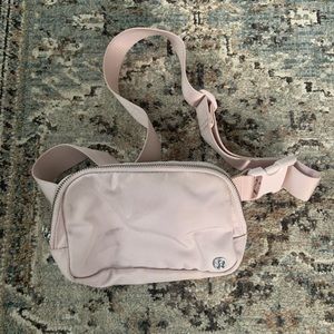 Lululemon Everywhere Belt Bag
